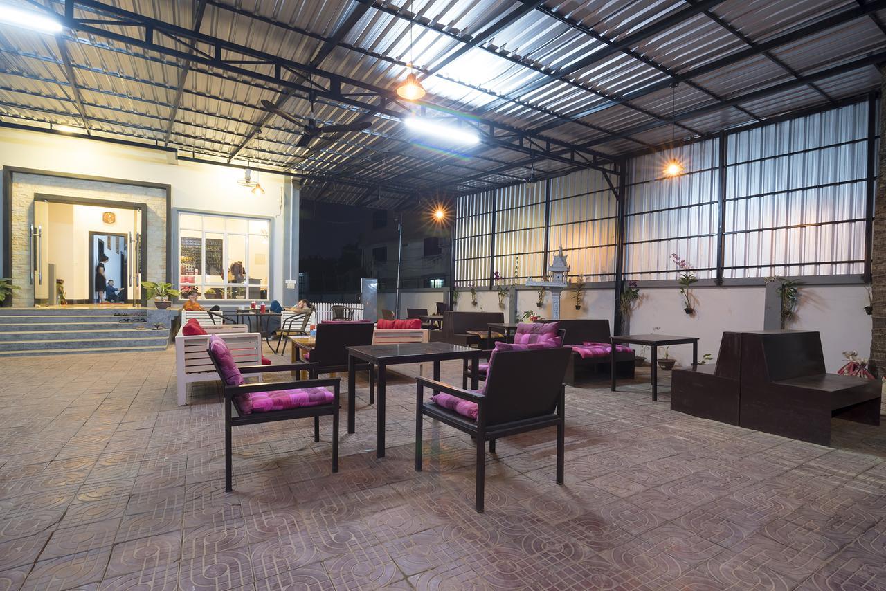 AGOGO Hostel Siem Reap Buitenkant foto